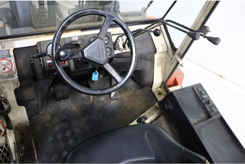 Nissan VF05H70U - Empilhadeira a diesel: foto 2 Nissan VF05H70U - Empilhadeira a diesel: foto 2