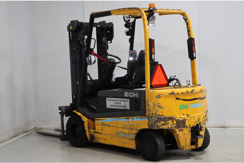 UniCarriers G1Q2L30HQ - Empilhadeira elétrica: foto 4 UniCarriers G1Q2L30HQ - Empilhadeira elétrica: foto 4
