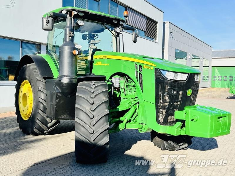 John Deere 8320R E23-PowerShift - Trator: foto 2 John Deere 8320R E23-PowerShift - Trator: foto 2