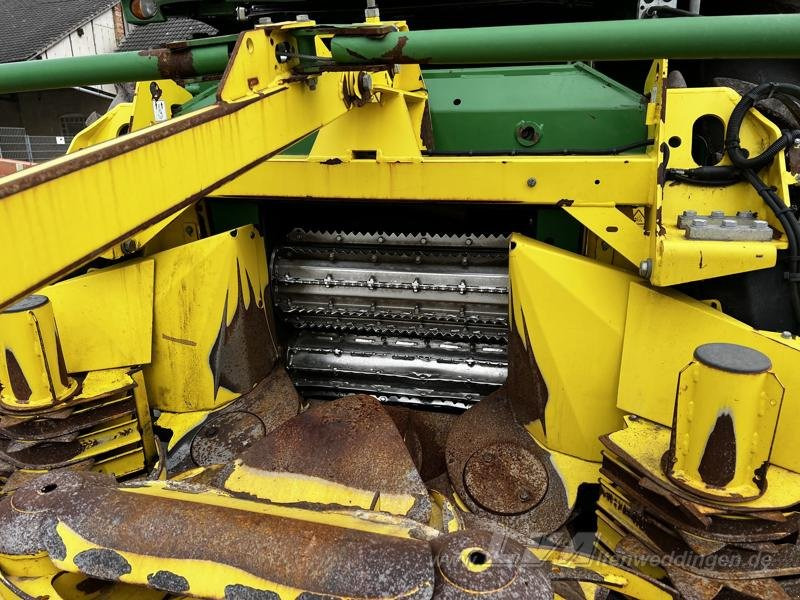 Picadora de forragem automotriz John Deere 8700: foto 10