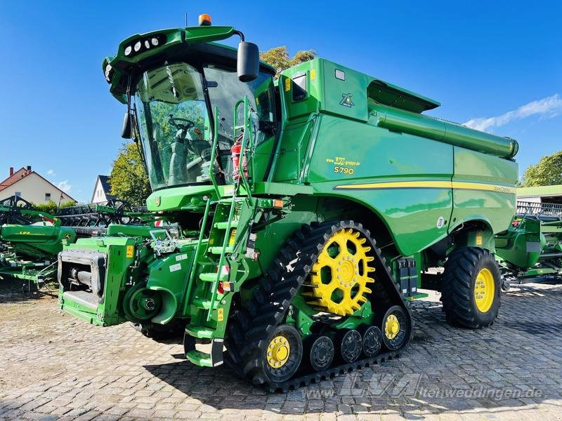 John Deere S790 - Ceifeira debulhadora: foto 1 John Deere S790 - Ceifeira debulhadora: foto 1