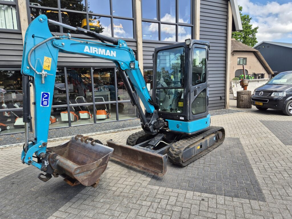 AIRMANN AX33U mididigger - Mini escavadeira: foto 2 AIRMANN AX33U mididigger - Mini escavadeira: foto 2