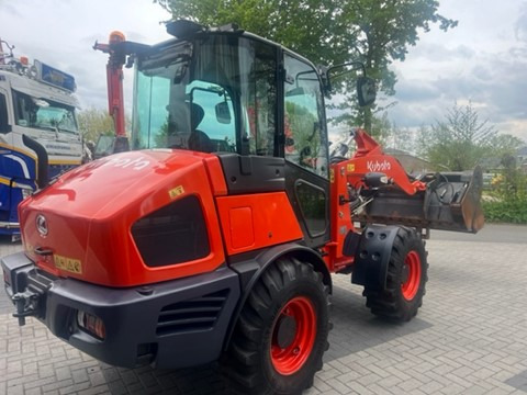 KUBOTA R082 - Pá carregadora de rodas: foto 1 KUBOTA R082 - Pá carregadora de rodas: foto 1