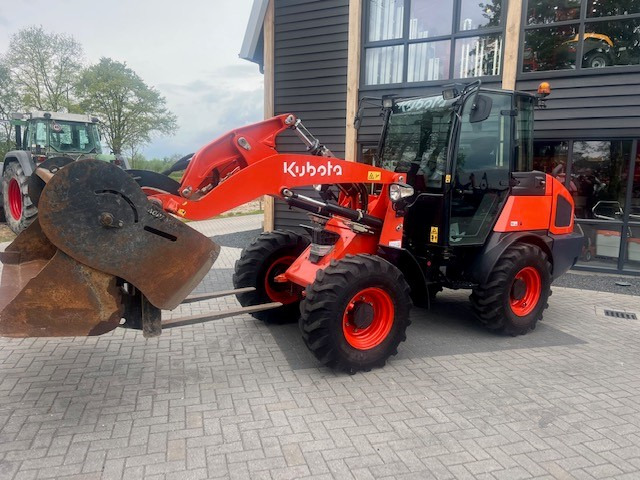 KUBOTA R082 - Pá carregadora de rodas: foto 3 KUBOTA R082 - Pá carregadora de rodas: foto 3