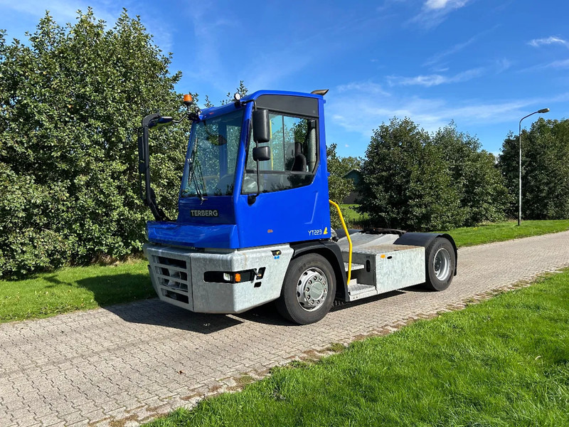 Terberg YT 223 | LOW HOURS - * 9211 *| GALVANISH CHASSIS | NEW MODEL - Tractor de terminal: foto 1 Terberg YT 223 | LOW HOURS - * 9211 *| GALVANISH CHASSIS | NEW MODEL - Tractor de terminal: foto 1