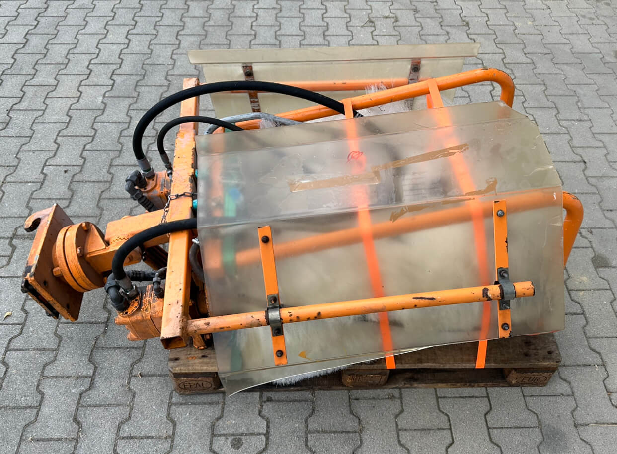 Unimog Doppelwaschbürste Mulag DWB - Equipamento: foto 4 Unimog Doppelwaschbürste Mulag DWB - Equipamento: foto 4
