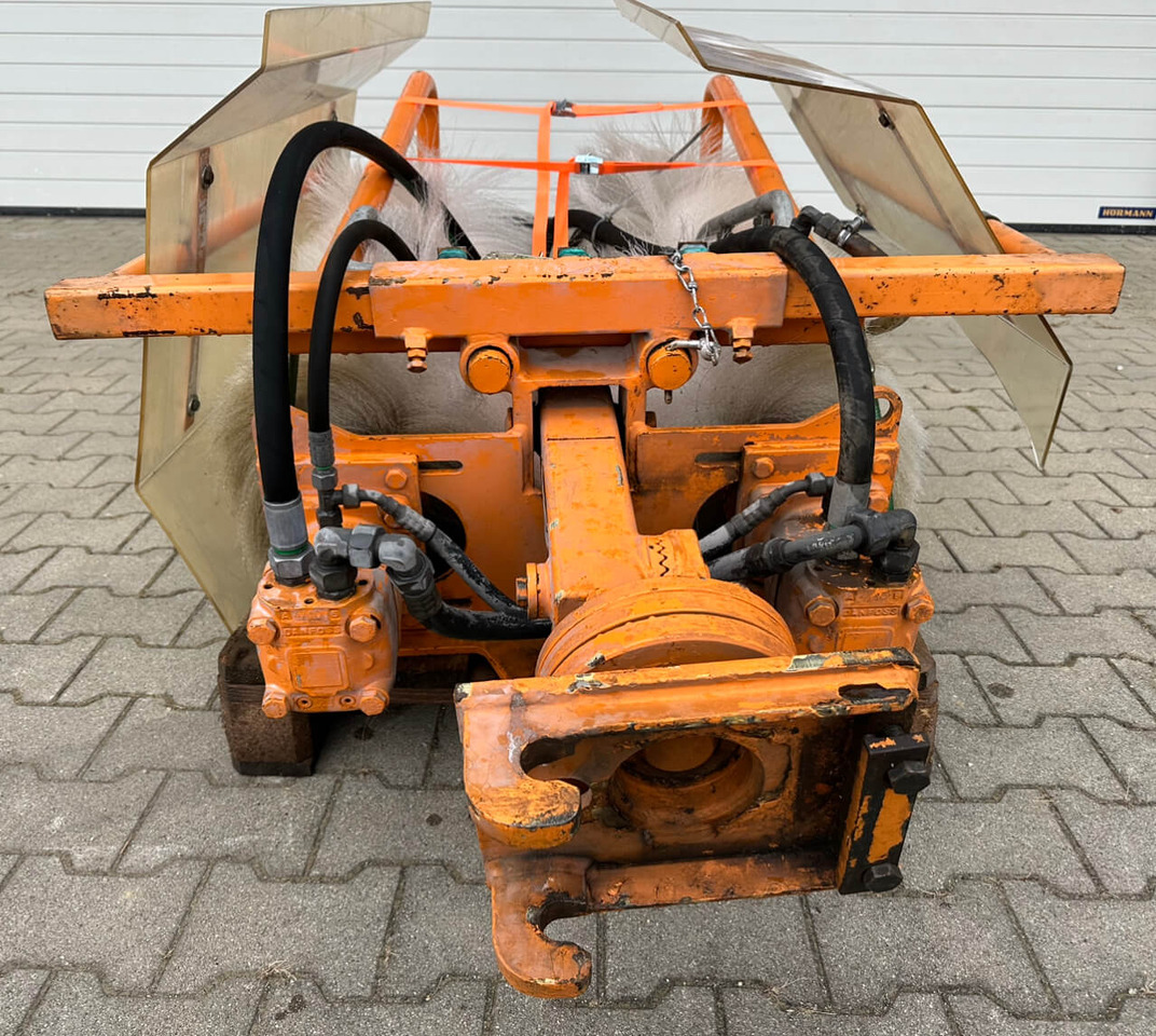 Unimog Doppelwaschbürste Mulag DWB - Equipamento: foto 2 Unimog Doppelwaschbürste Mulag DWB - Equipamento: foto 2