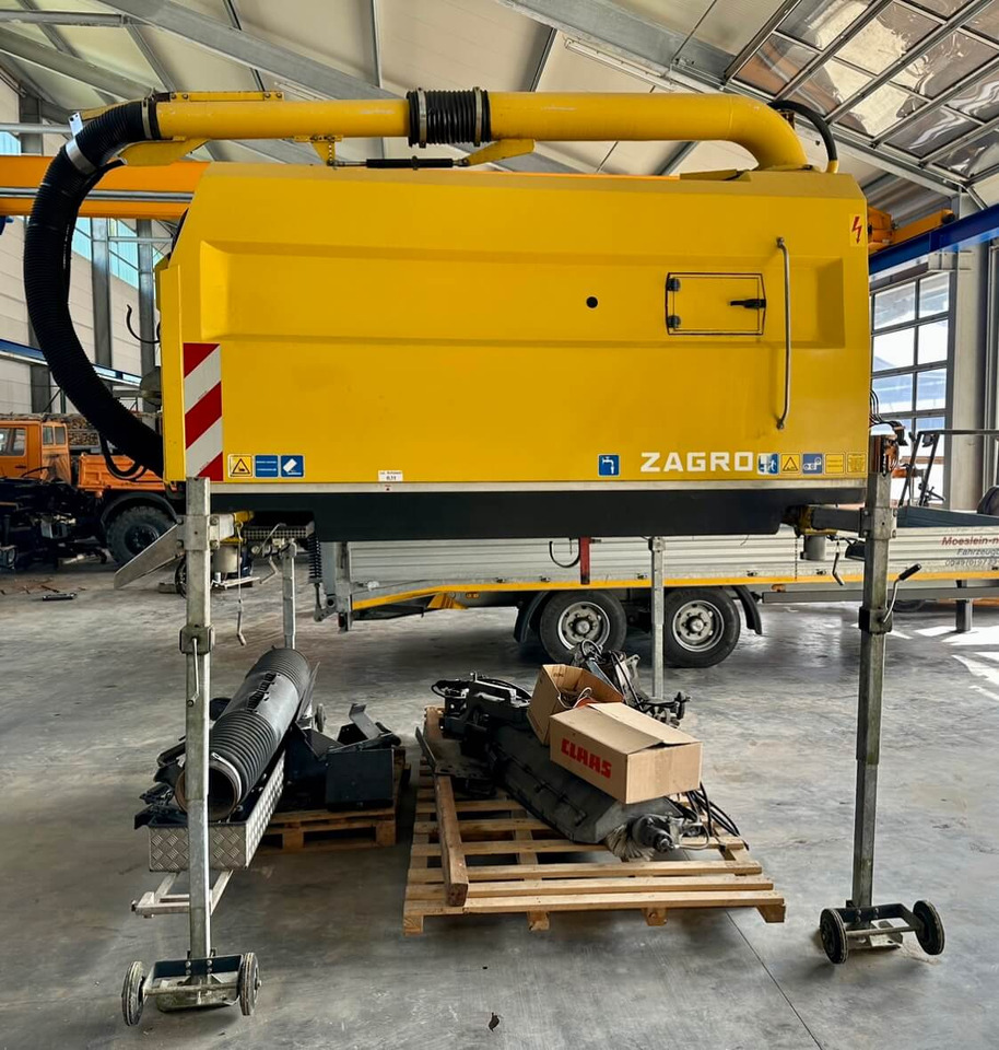 Unimog Aufbaukehrmaschine Trilety SK-370 - Varredora urbana: foto 3 Unimog Aufbaukehrmaschine Trilety SK-370 - Varredora urbana: foto 3