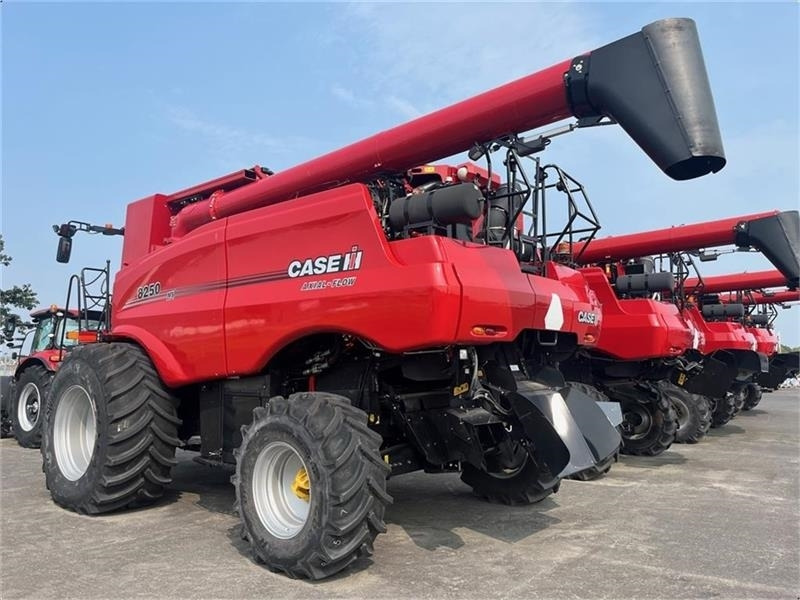 Case IH 8250 Axial-Flow New and unused combine - Ceifeira debulhadora: foto 2 Case IH 8250 Axial-Flow New and unused combine - Ceifeira debulhadora: foto 2