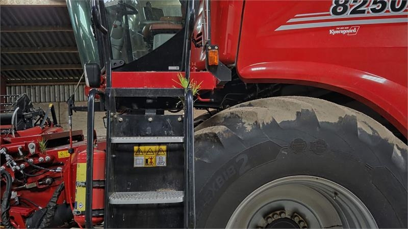 Case IH 8250 Axial-Flow med 35fod Varicut skærebord. Dansk - Ceifeira debulhadora: foto 2 Case IH 8250 Axial-Flow med 35fod Varicut skærebord. Dansk - Ceifeira debulhadora: foto 2
