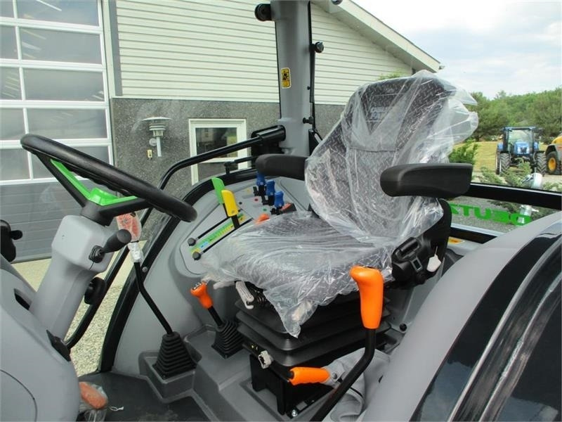 Deutz-fahr Agrofarm 115G with 30F+30R Hi-Lo and CreepGear - Trator: foto 4 Deutz-fahr Agrofarm 115G with 30F+30R Hi-Lo and CreepGear - Trator: foto 4