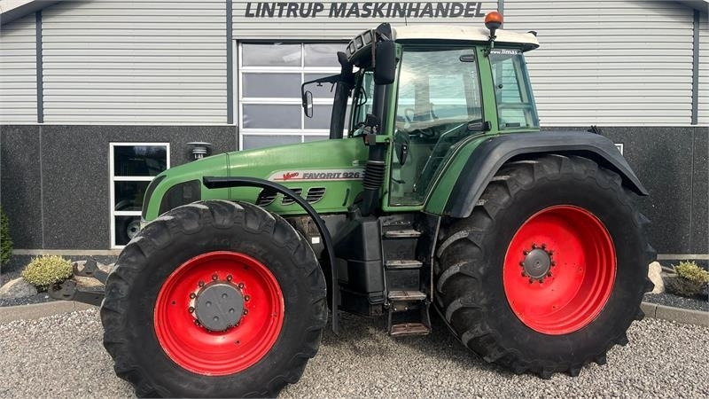 Fendt 926 Favorit Vario Med frontlift - Trator: foto 1 Fendt 926 Favorit Vario Med frontlift - Trator: foto 1