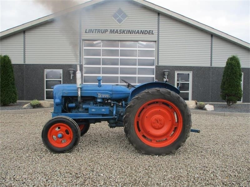 Fordson Major Diesel traktor - Trator: foto 1 Fordson Major Diesel traktor - Trator: foto 1