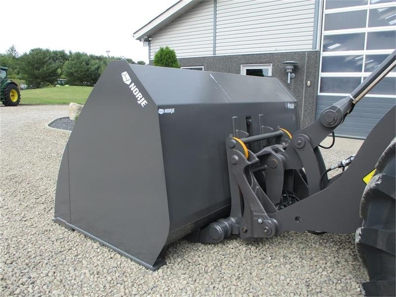 - - - HØJTIPSKOVL NORJE 4,2 m3 265cm bred og vendb - Balde para carregadeiras: foto 4 - - - HØJTIPSKOVL NORJE 4,2 m3 265cm bred og vendb - Balde para carregadeiras: foto 4