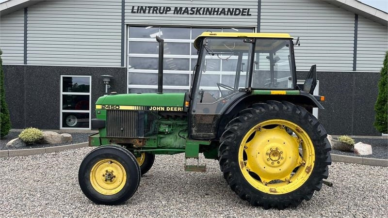 John Deere 2450 Med servostyring - Trator: foto 1 John Deere 2450 Med servostyring - Trator: foto 1
