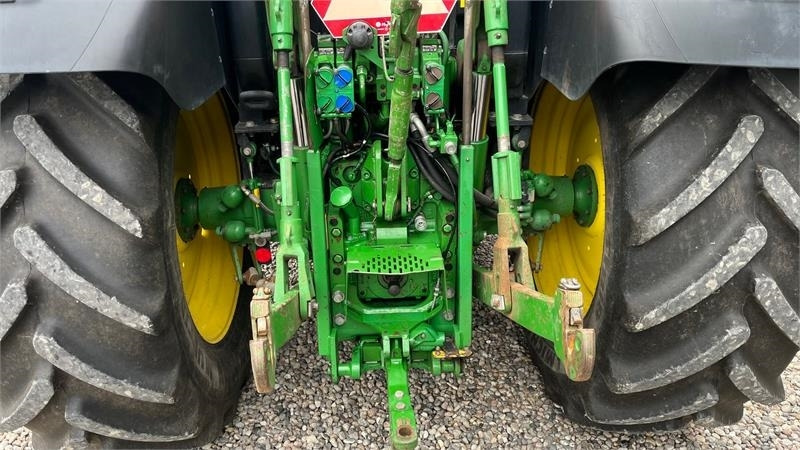 John Deere 6115R Med frontlæsser og krybegear - Trator: foto 4 John Deere 6115R Med frontlæsser og krybegear - Trator: foto 4