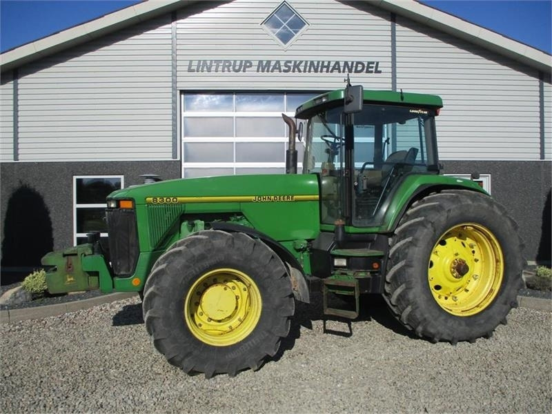 John Deere 8300 Pæn regulær traktor med rigtig gode dæk på. - Trator: foto 1 John Deere 8300 Pæn regulær traktor med rigtig gode dæk på. - Trator: foto 1