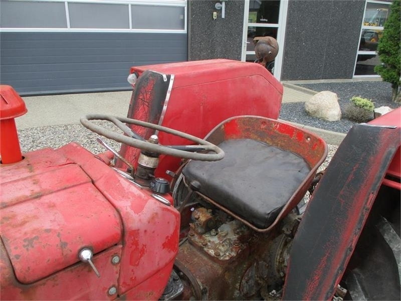 Massey Ferguson 135 Sjælden Benzin MF135. Den starter og går godt - Trator: foto 3 Massey Ferguson 135 Sjælden Benzin MF135. Den starter og går godt - Trator: foto 3