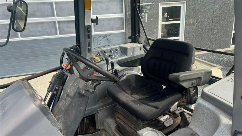 New Holland 7740 SLE Turbo Handy 2wd traktor - Trator: foto 5 New Holland 7740 SLE Turbo Handy 2wd traktor - Trator: foto 5