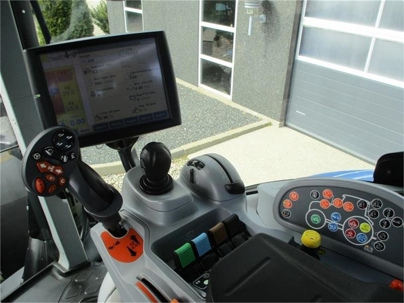 New Holland T7.230 AutoCommand, meget velholdt traktor - Trator: foto 4 New Holland T7.230 AutoCommand, meget velholdt traktor - Trator: foto 4