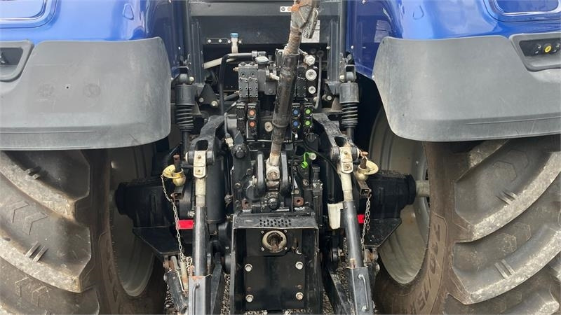 New Holland T7.315 Auto Command BluePower med frontlift - Trator: foto 5 New Holland T7.315 Auto Command BluePower med frontlift - Trator: foto 5