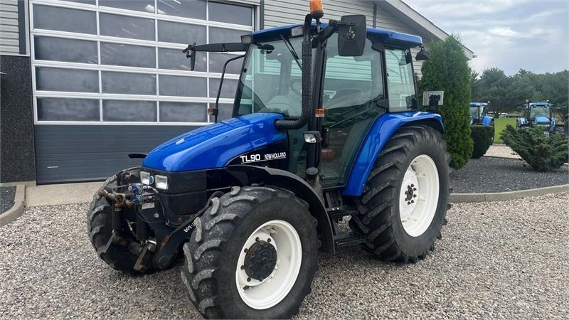 New Holland TL90 Med frontlift - Trator: foto 2 New Holland TL90 Med frontlift - Trator: foto 2
