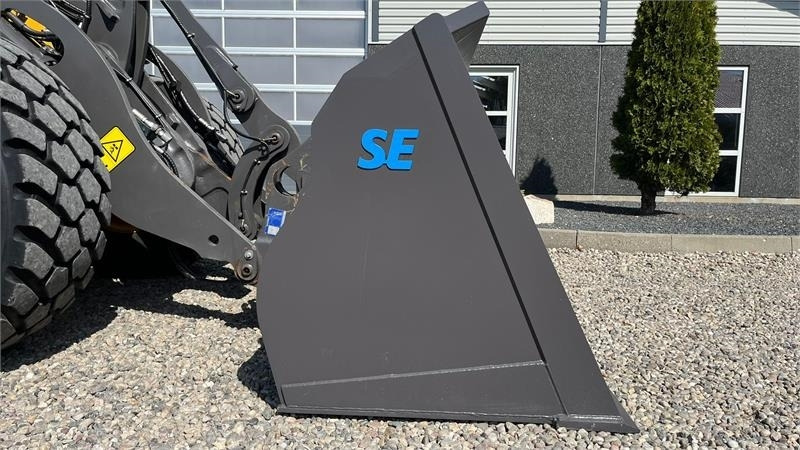 SE AB 2,9m3 skovl med Volvo beslag på. Den er 2.75 - Balde por Máquina de construção: foto 2 SE AB 2,9m3 skovl med Volvo beslag på. Den er 2.75 - Balde por Máquina de construção: foto 2