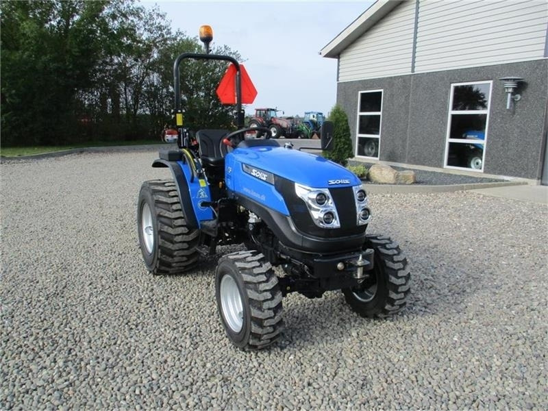 Trator Solis 26 6+2 gearmaskine med Servostyrring og Industri h: foto 17