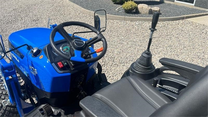 Solis H26 HST Med Frontlæsser og GardenPro dæk - Trator municipal: foto 5 Solis H26 HST Med Frontlæsser og GardenPro dæk - Trator municipal: foto 5