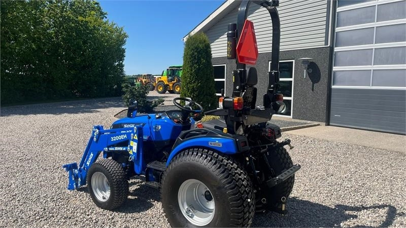 Solis H26 HST Turfdæk og Frontlæsser - Trator: foto 3 Solis H26 HST Turfdæk og Frontlæsser - Trator: foto 3