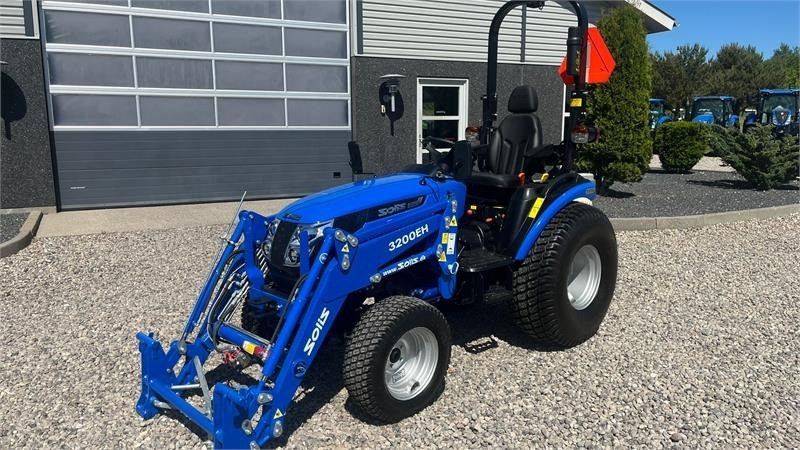 Solis H26 HST Turfdæk og Frontlæsser - Trator: foto 2 Solis H26 HST Turfdæk og Frontlæsser - Trator: foto 2
