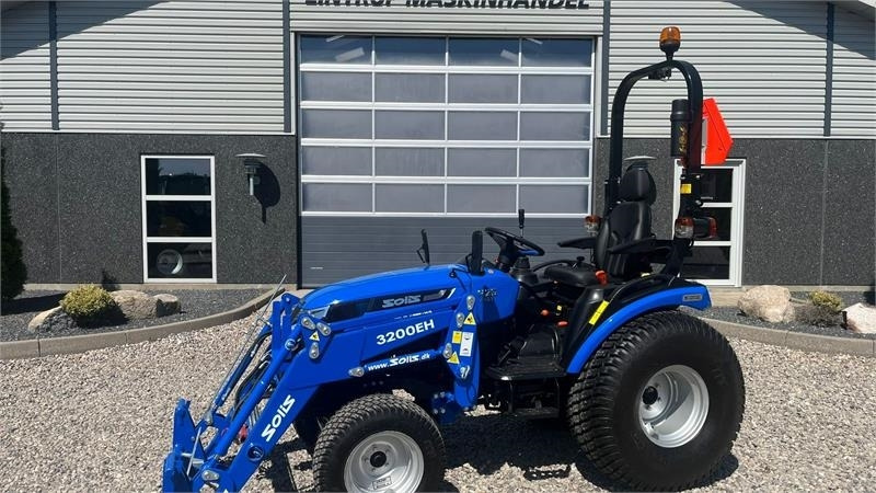 Solis H26 HST Turfdæk og Frontlæsser - Trator: foto 1 Solis H26 HST Turfdæk og Frontlæsser - Trator: foto 1