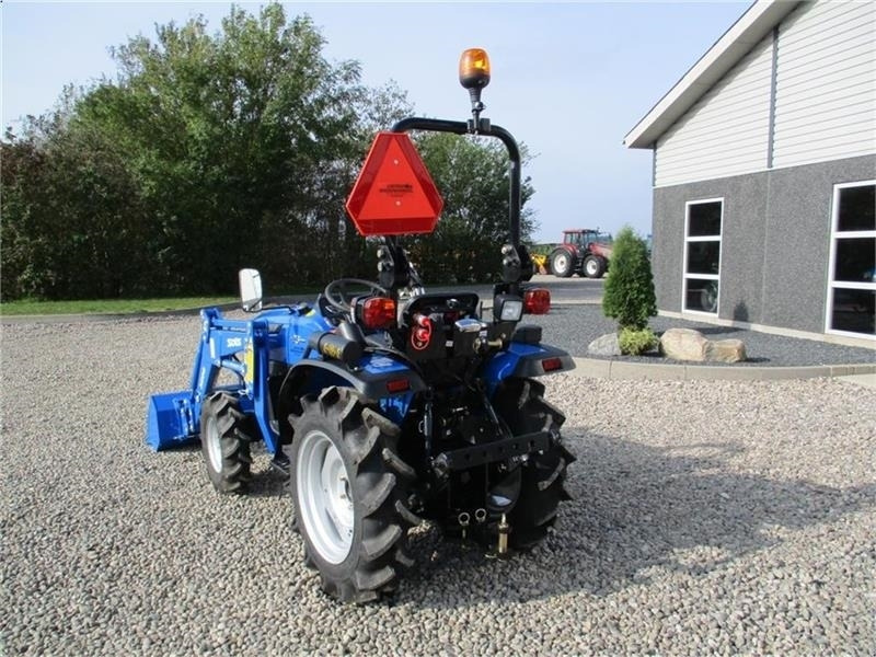 Solis S26 6+2 gearmaskine med Fuldhydraulisk frontlæsser - Trator: foto 5 Solis S26 6+2 gearmaskine med Fuldhydraulisk frontlæsser - Trator: foto 5