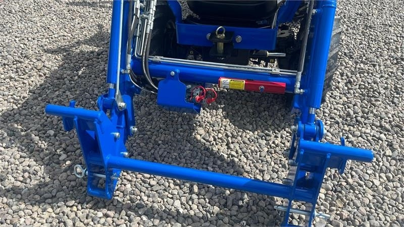 Solis S26 6+2 gearmaskine med Fuldhydraulisk frontlæsser - Trator municipal: foto 4 Solis S26 6+2 gearmaskine med Fuldhydraulisk frontlæsser - Trator municipal: foto 4