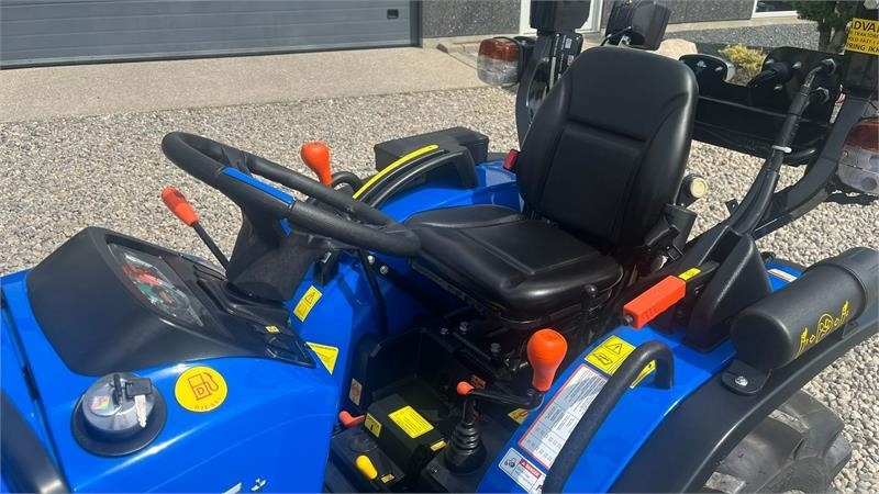Solis S26 6+2 gearmaskine med servostyring - Trator municipal: foto 5 Solis S26 6+2 gearmaskine med servostyring - Trator municipal: foto 5
