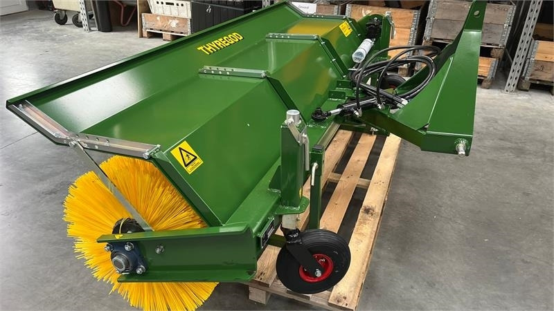 Thyregod TK 2800 med nylon børster og hydraulisk sving. bre - Vassoura: foto 2 Thyregod TK 2800 med nylon børster og hydraulisk sving. bre - Vassoura: foto 2