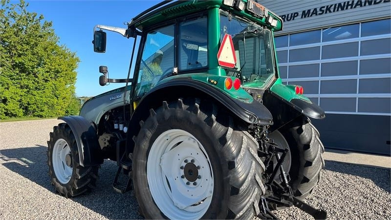 Valtra T130 med 3.5ton frontlift - Trator: foto 5 Valtra T130 med 3.5ton frontlift - Trator: foto 5