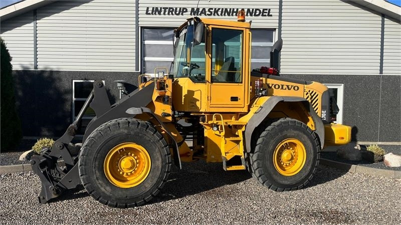 Volvo L70E Med hurtigskift og centralsmørring - Pá carregadora de rodas: foto 1 Volvo L70E Med hurtigskift og centralsmørring - Pá carregadora de rodas: foto 1