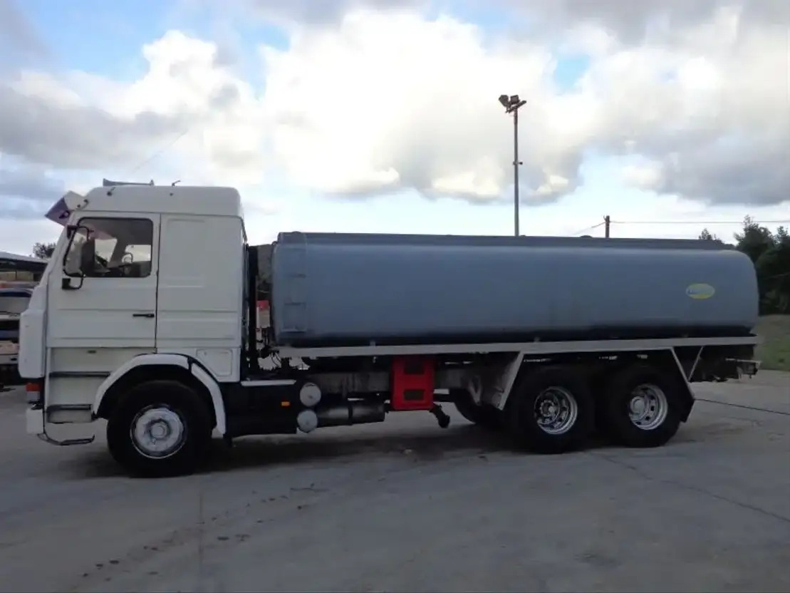 Scania R143-470 V8 Scania R143HL .470 6X2 Diesel/OIL Tank - Caminhão tanque: foto 3 Scania R143-470 V8 Scania R143HL .470 6X2 Diesel/OIL Tank - Caminhão tanque: foto 3