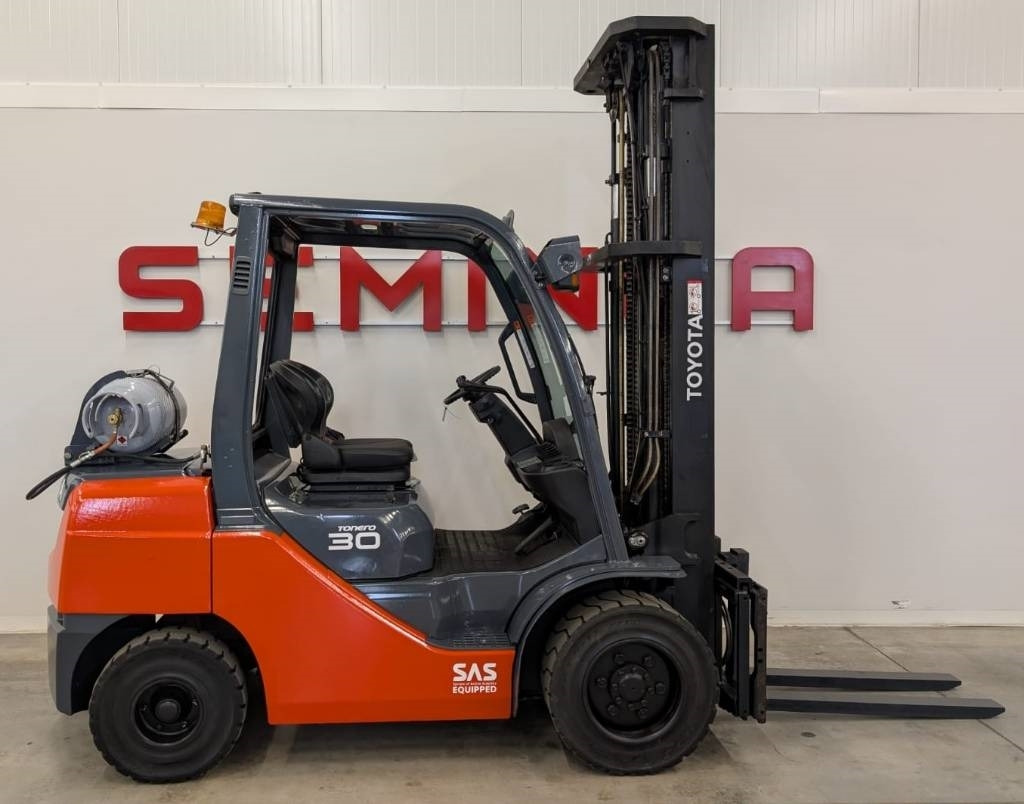 Toyota 10787 - 02-8FGF30 - Empilhadeira a gás: foto 2 Toyota 10787 - 02-8FGF30 - Empilhadeira a gás: foto 2