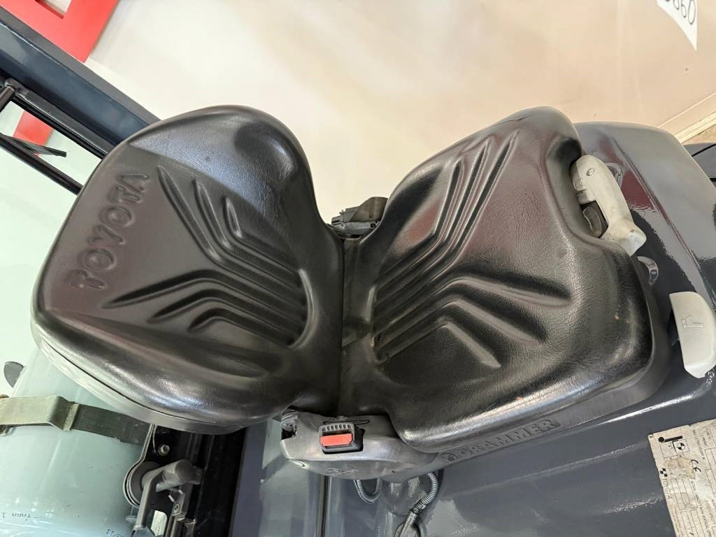 Toyota 10860 - 02-8FGF25 - Empilhadeira a gás: foto 5 Toyota 10860 - 02-8FGF25 - Empilhadeira a gás: foto 5