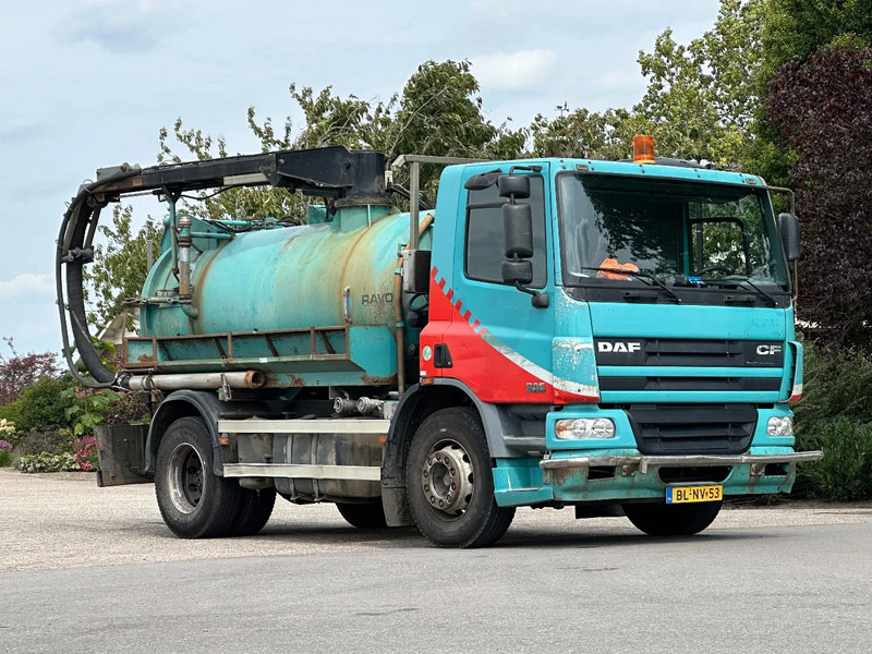 DAF CF 75.250 WITH RAVO KZ7082/150 VACUUM / CHANNEL CLEANER - Caminhão limpa fossa: foto 1 DAF CF 75.250 WITH RAVO KZ7082/150 VACUUM / CHANNEL CLEANER - Caminhão limpa fossa: foto 1