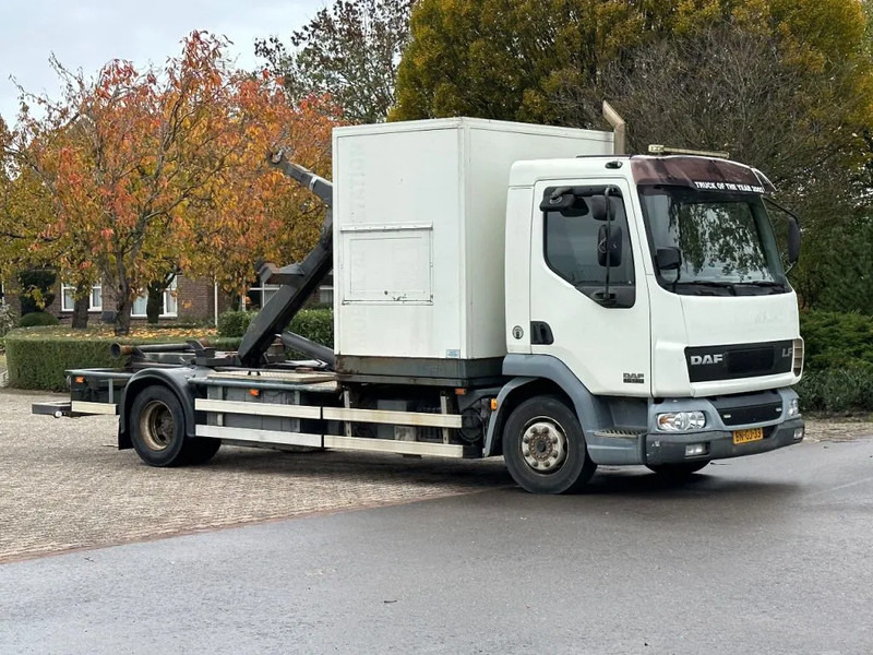DAF LF 45 180!! HAAKARM/CONTAINER!!MOBILE WORKSHOP!! - Camião polibenne: foto 1 DAF LF 45 180!! HAAKARM/CONTAINER!!MOBILE WORKSHOP!! - Camião polibenne: foto 1