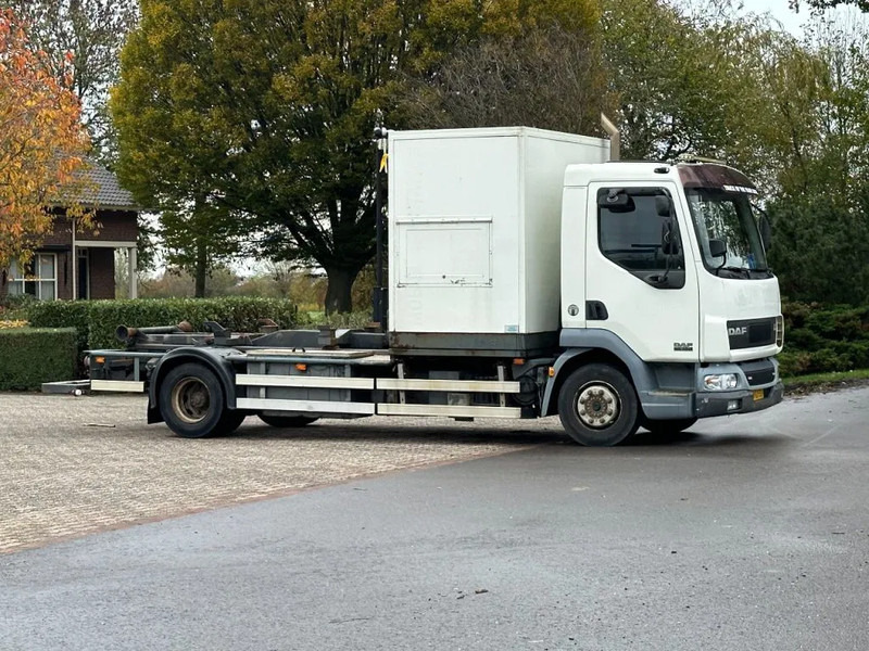 DAF LF 45 180!! HAAKARM/CONTAINER!!MOBILE WORKSHOP!! - Camião polibenne: foto 3 DAF LF 45 180!! HAAKARM/CONTAINER!!MOBILE WORKSHOP!! - Camião polibenne: foto 3