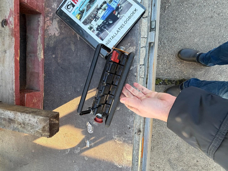 Hiab 112 RADIO REMOTE - Grua para camião por Camião: foto 3 Hiab 112 RADIO REMOTE - Grua para camião por Camião: foto 3