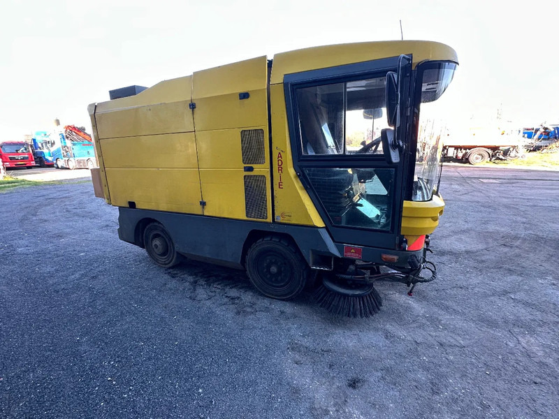 Ravo 530 VEEGMACHINE/SWEEPER!! - Varredora urbana: foto 5 Ravo 530 VEEGMACHINE/SWEEPER!! - Varredora urbana: foto 5