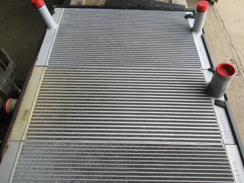 Bomag BC572RB - - Intercooler por Máquina de construção: foto 2 Bomag BC572RB - - Intercooler por Máquina de construção: foto 2
