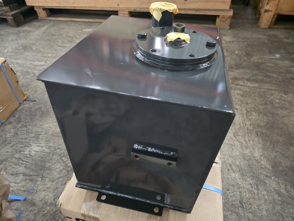 Case 31MJ-01016CG - 31MJ-01016 - Tanque hidráulico por Máquina de construção: foto 1 Case 31MJ-01016CG - 31MJ-01016 - Tanque hidráulico por Máquina de construção: foto 1