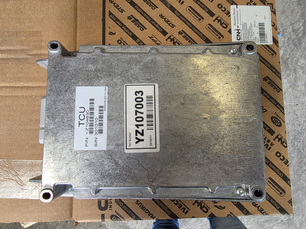 Case 84175818 - YZ104830 - Centralina electrónica por Máquina de construção: foto 2 Case 84175818 - YZ104830 - Centralina electrónica por Máquina de construção: foto 2