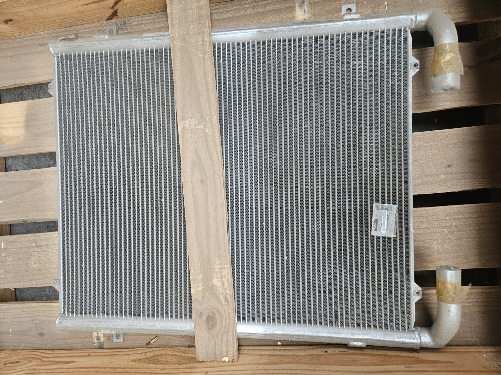 Case YN05P00035S002 - Radiador de óleo por Máquina de construção: foto 1 Case YN05P00035S002 - Radiador de óleo por Máquina de construção: foto 1